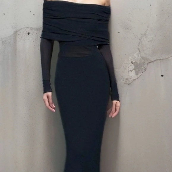 Commense black off shoulder  mesh waist. Long sleeve maxi sz med NWT - Picture 3 of 8